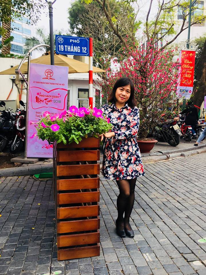 Goddess Pham Phuong Thao beat the horse with a whip to spit sperm and urine