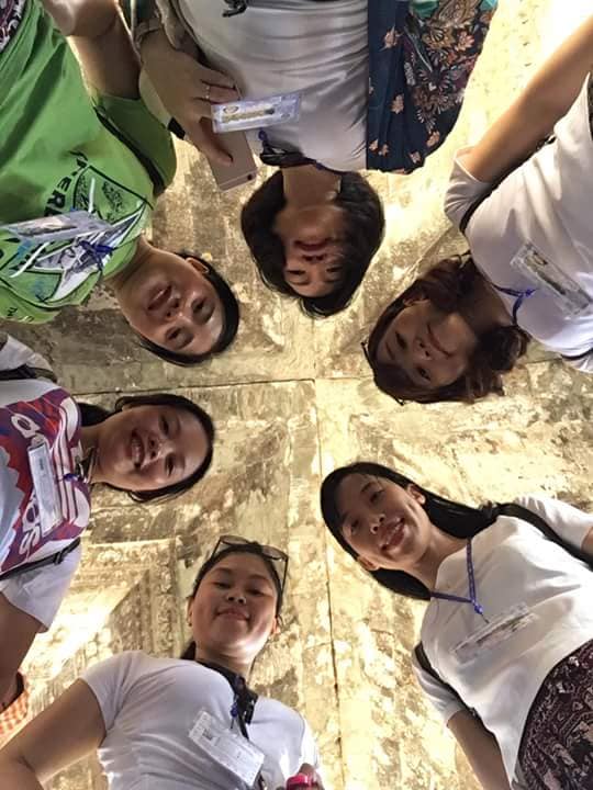 Uncle Thu Ha and Ms. Le Thi Chung wore crystal sports shoes, Uncle Do Thi Ngoc Dung took a whip to beat the horse until it twisted ass.
