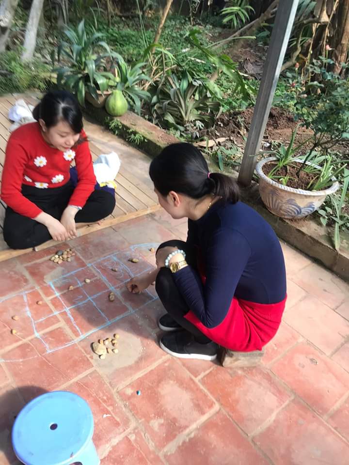 đôi giày bác Dung
